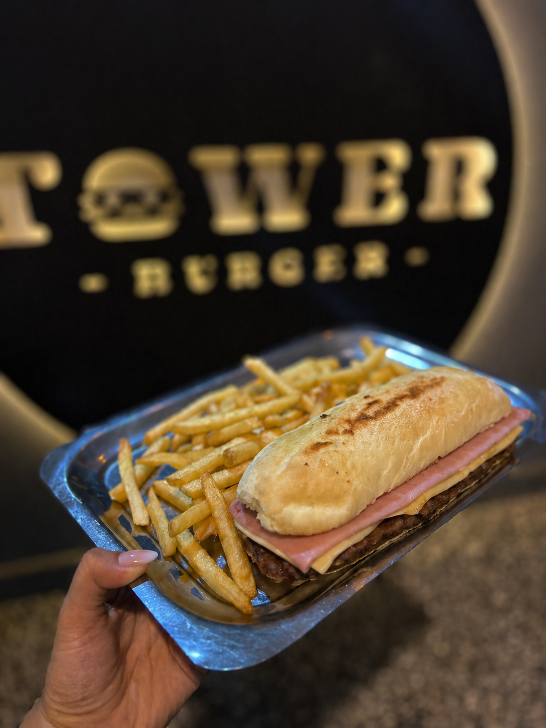 Sandwich lomito jamón y queso
